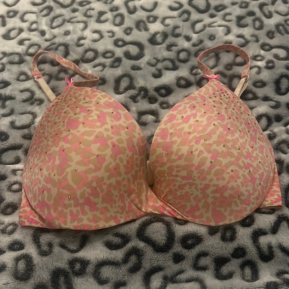 Victoria’s Secret plunge bra 34c